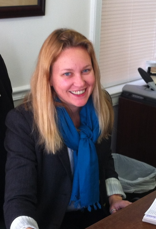 elli_desk_crop